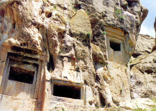 گور دخمه اسحاق وند